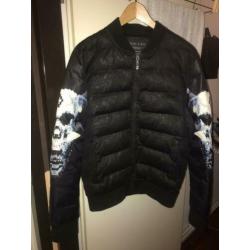 Philipp Plein Bomberjack maat L valt als een M