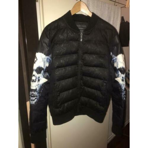 Philipp Plein Bomberjack maat L valt als een M