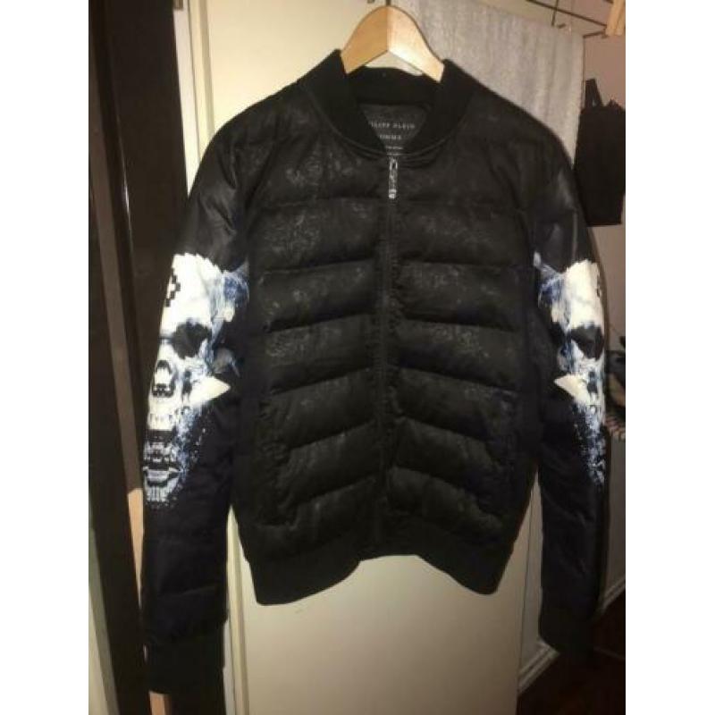 Philipp Plein Bomberjack maat L valt als een M