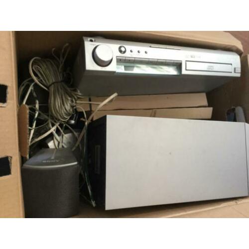 DVD/CD speler met boxes en sub-woofer