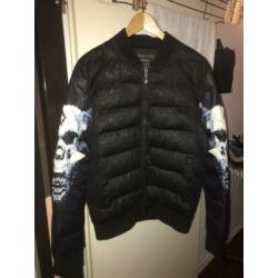 Philipp Plein Bomberjack maat L valt als een M
