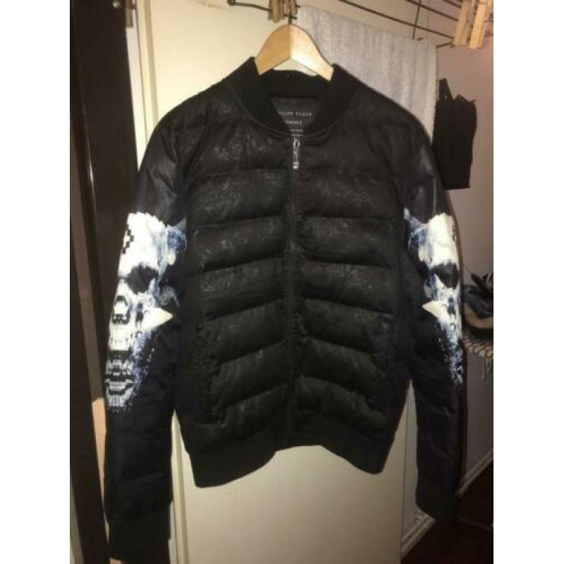 Philipp Plein Bomberjack maat L valt als een M