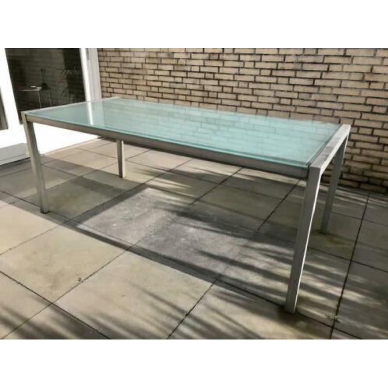 Grote, uit staal, moderne tafel