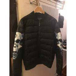 Philipp Plein Bomberjack maat L valt als een M