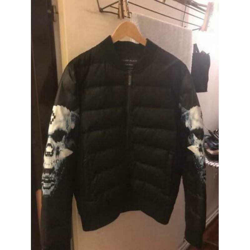 Philipp Plein Bomberjack maat L valt als een M