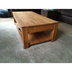 Eiken salon tafel met 2 lades