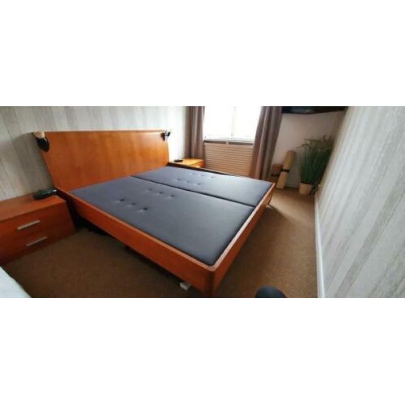 Tweepersoons bed 180 x 200 bed ombouw kersen + nachtkastjes