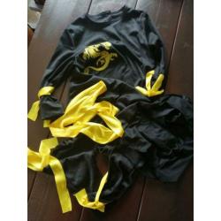 Stoer NINJA CARNAVAL pak, maat 140, zwart met geel