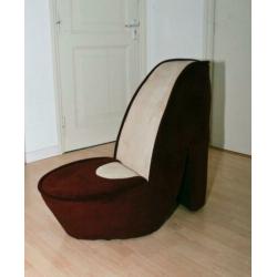 Fauteuil (stof) in de vorm van een damesschoen