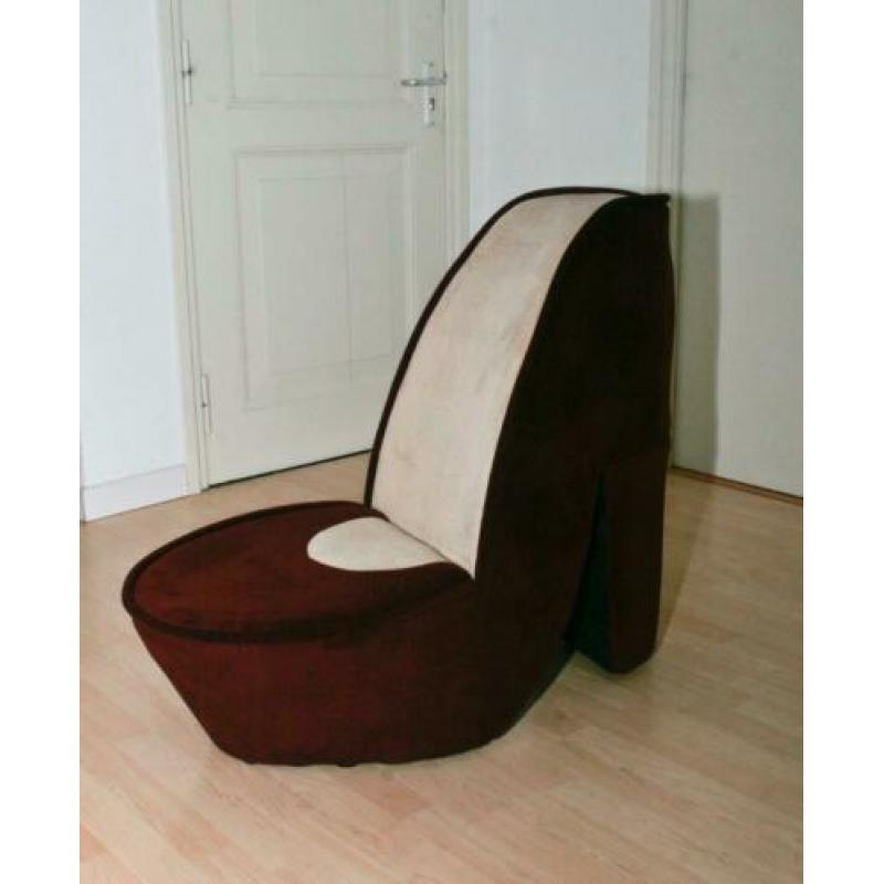 Fauteuil (stof) in de vorm van een damesschoen