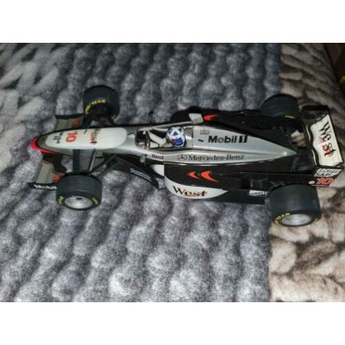 David Coulthard f1, 3 x 1.18 en 1 x 1.24 witte auto
