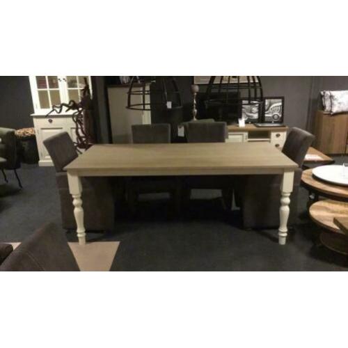 Landelijke eetafel
