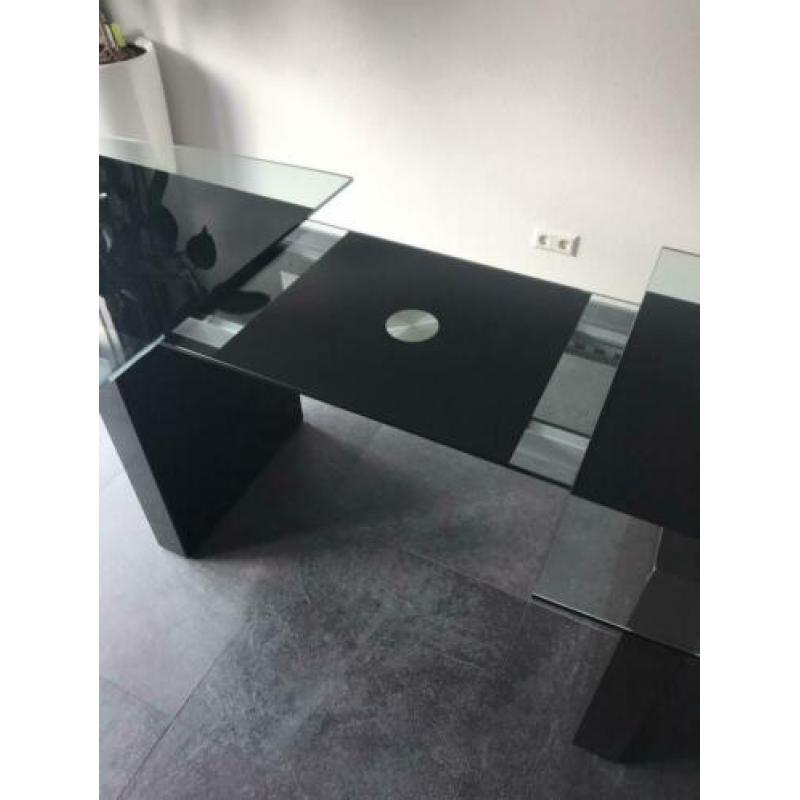 Glazen uitschuifbare eettafel