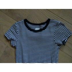SUPERSALE !! ONLY maat S. basic zwart/wit t shirt.