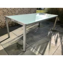 Grote, uit staal, moderne tafel