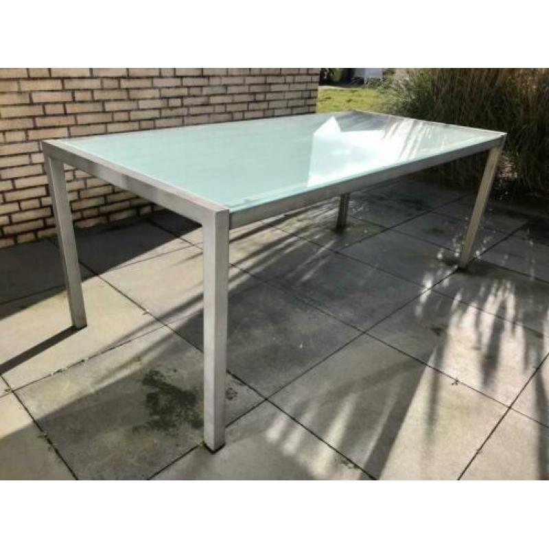 Grote, uit staal, moderne tafel