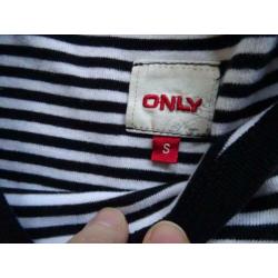 SUPERSALE !! ONLY maat S. basic zwart/wit t shirt.