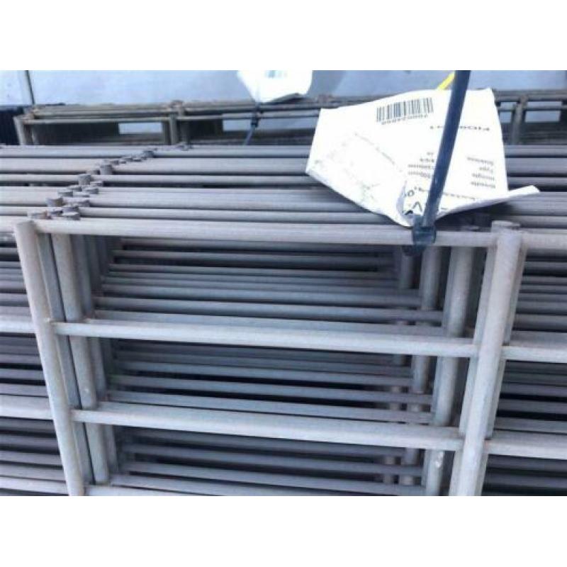 90m Gebrand Hekwerk 120cm 8x6x8 - 2e keus palen