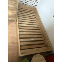 Steigerhouten hoogslaper met trap op maat