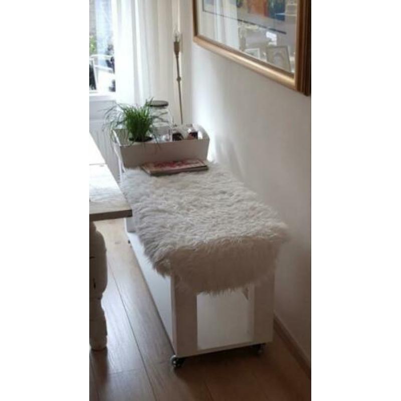 Eetkamerbankje met wielen. Tuinbankje. Sidetabel
