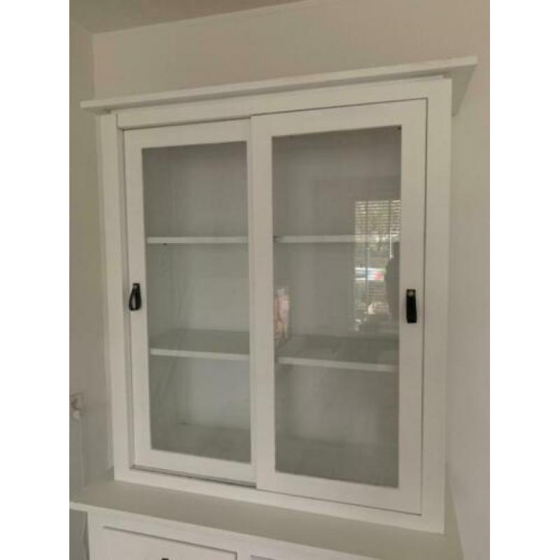 Witte houten buffetkast