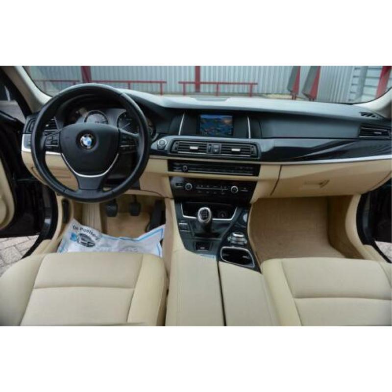 BMW 5 Serie Touring 520i Business, o.a Navi // Xenon.