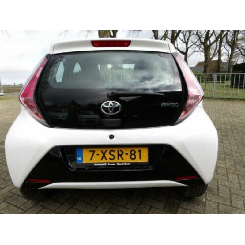 Toyota Aygo 1.0 VVT-i x-play Navi Camera (bj 2014)