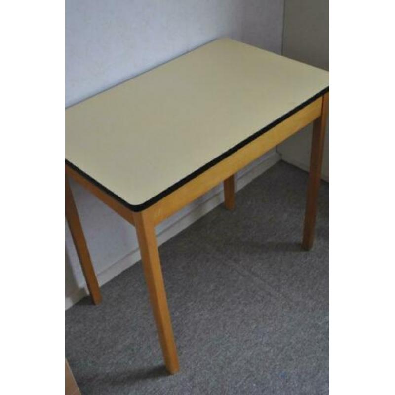 Tafel, vintage, jaren 60, geel tafelblad, nette staat