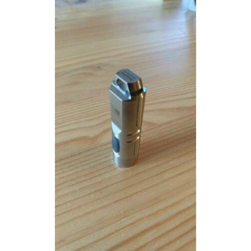 Rovyvon Aurora A4 Titanium EDC zaklamp