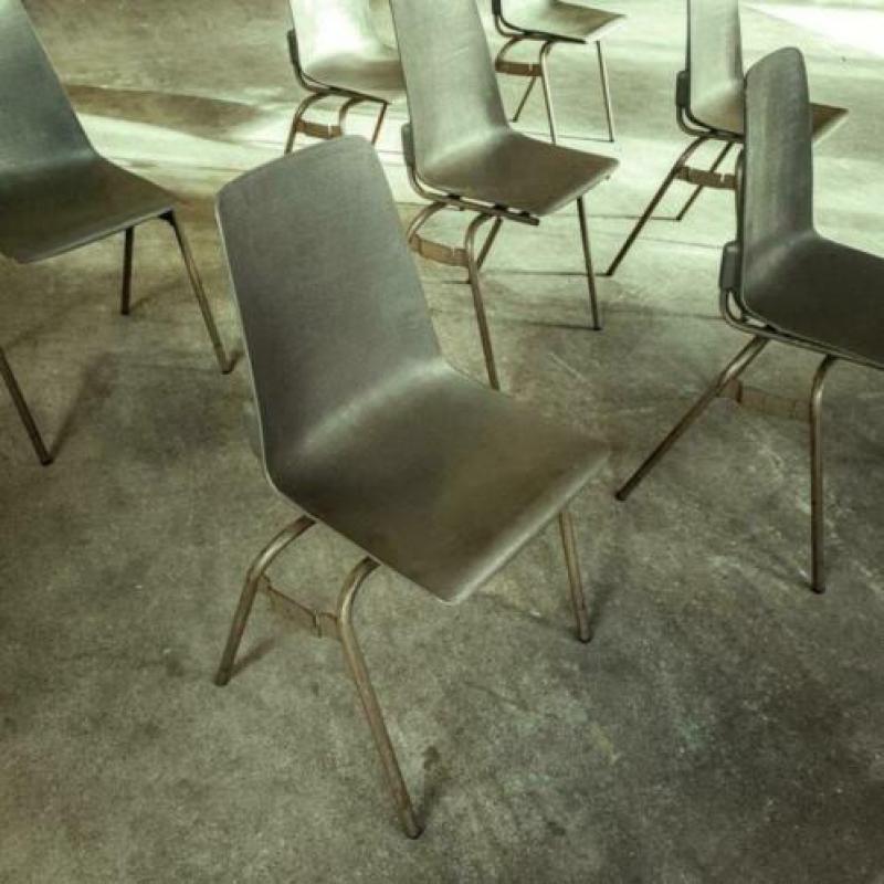 199 Leger stapelstoelen Soesterberg vintage stoel retro 115