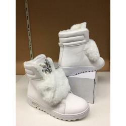 Witte gevoerde boots sierstenen maat 40 en 41 nieuw