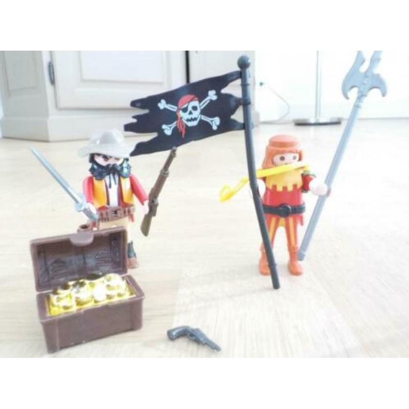 4 Playmobil poppetjes piraten + accessoires