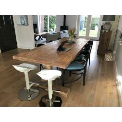 Eettafel kloostertafel stoer en robuust eiken houten tafel