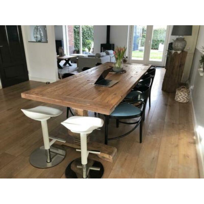 Eettafel kloostertafel stoer en robuust eiken houten tafel