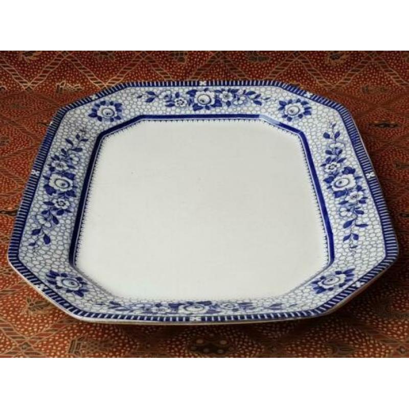 Grote antieke Engelse schaal van blauw wit porselein 45 cm.