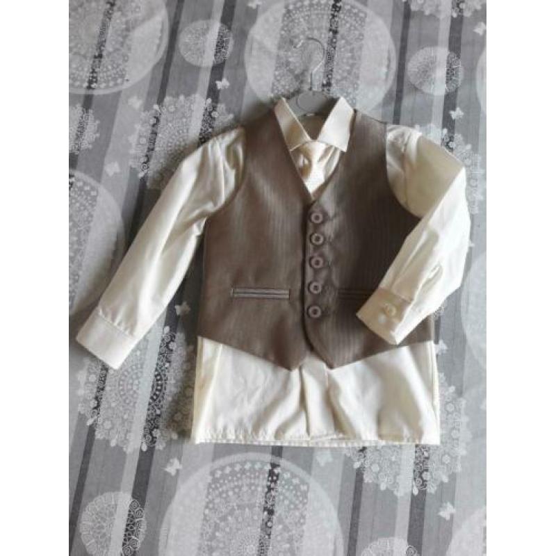 Mooi 3 delig pak(beige) met blouse en stropdas(creme) mt 92