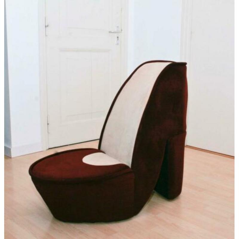 Fauteuil (stof) in de vorm van een damesschoen