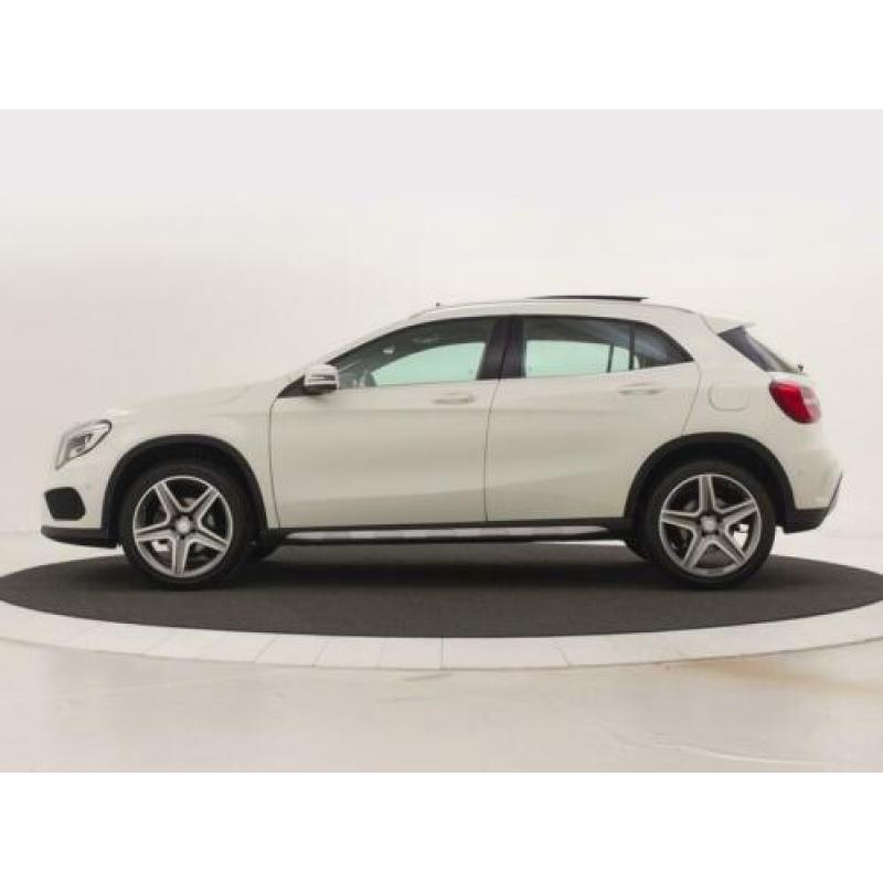 Mercedes-Benz GLA-Klasse 200 AMG Panorama-Schuifdak | Naviga