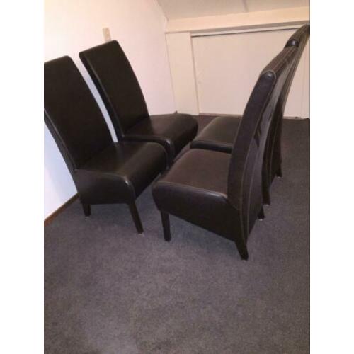 Wegens verhuizing: 4 z.g.a.n. eetkamerstoelen. D.bruin leer