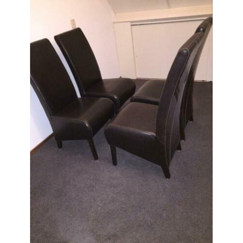 Wegens verhuizing: 4 z.g.a.n. eetkamerstoelen. D.bruin leer