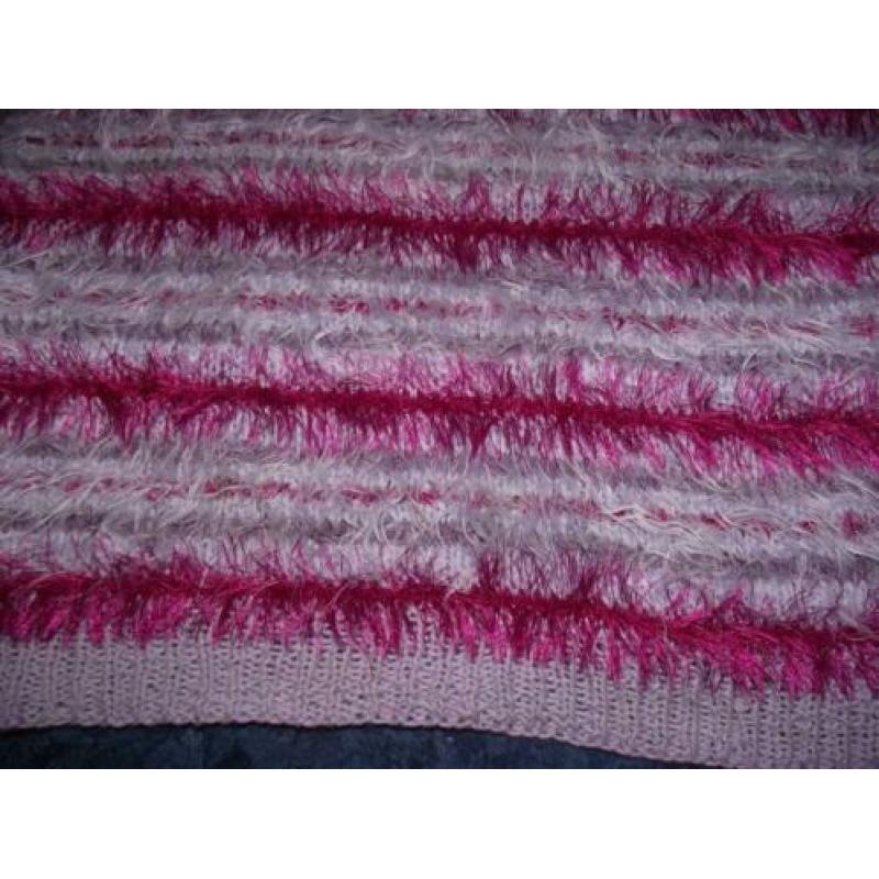 Te koop lila / cerise pluche wol / angora trui, handmade: M