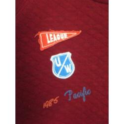 WE Sweater Trui Bordeau Rood emblemen maat 170
