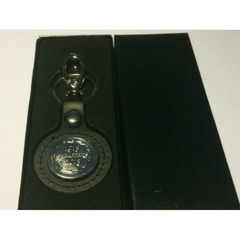 sheaffer pin en sleutelhanger 100 jaar bestaan zie foto's