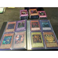 Grote yu gi oh verzameling met blue eyes 1st edition.