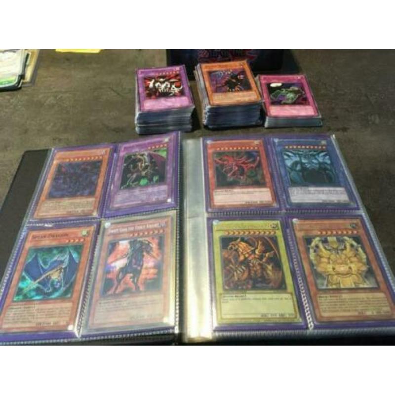 Grote yu gi oh verzameling met blue eyes 1st edition.