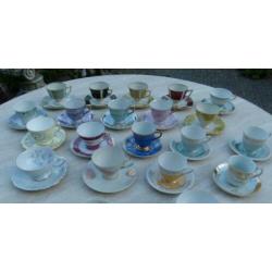 Retro Nostalgie Oma koppen en schotels Tafel vol Beauties