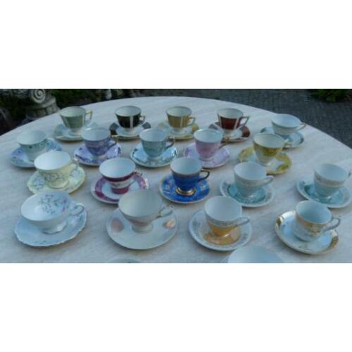 Retro Nostalgie Oma koppen en schotels Tafel vol Beauties