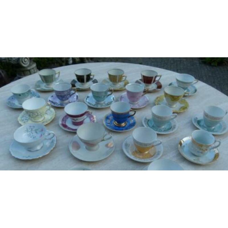 Retro Nostalgie Oma koppen en schotels Tafel vol Beauties