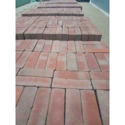 Nieuwe gebakken dikformaten rood-paars 84 m2 GERESERVEERD