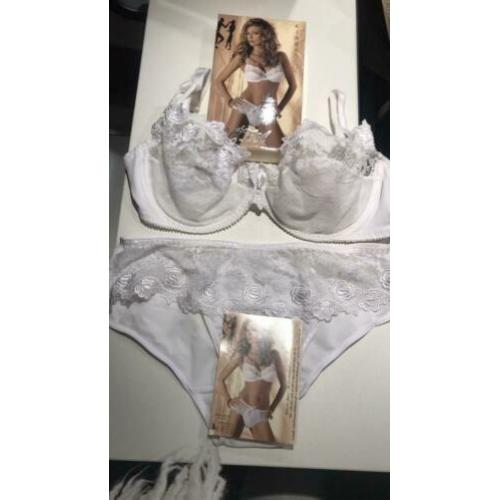 Roza lingerieset nieuw: model Kiara beugelbh 75D en slip 38